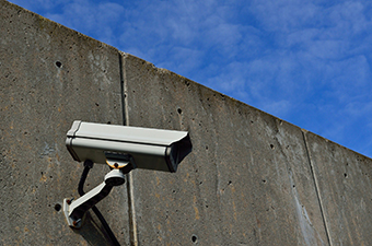 caméra vidéosurveillance prison