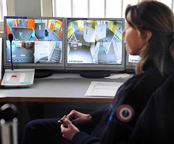 écran vidéosurveillance prison