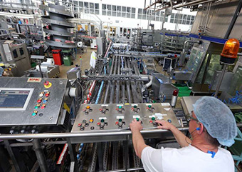 vidéosurveillance usine ouvrier