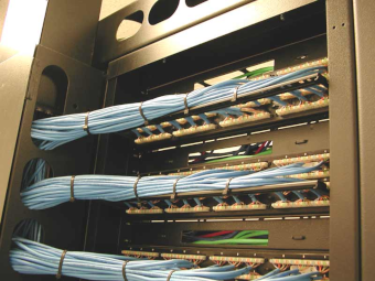 installation cablage baie informatique